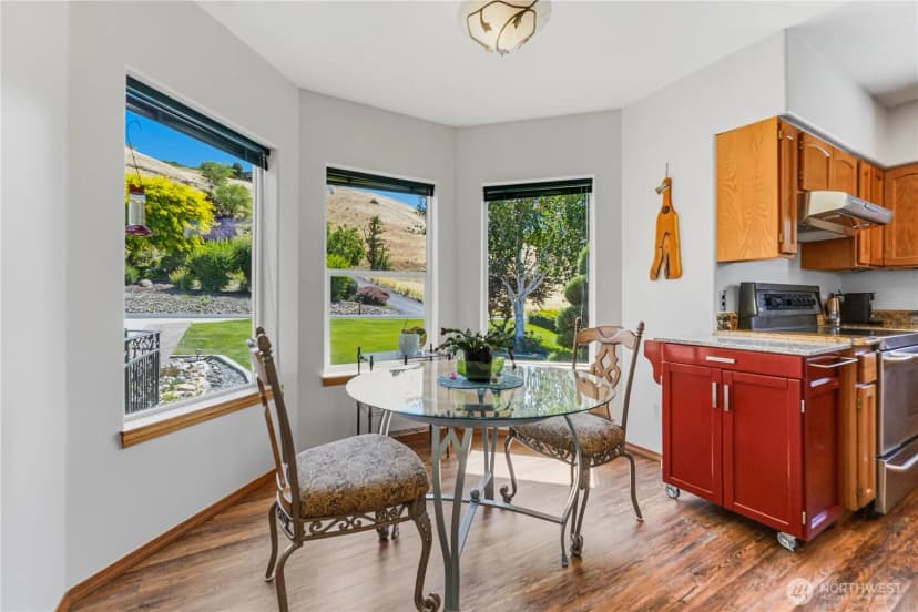 Property photo for 3870 Sunridge Ln, Wenatchee photo 6