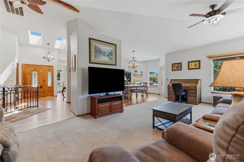 Property photo for 3870 Sunridge Ln, Wenatchee photo 15