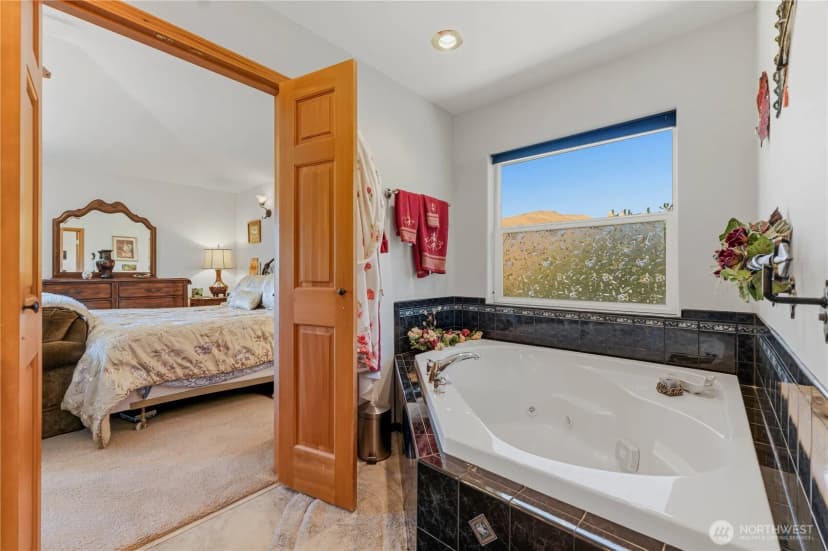 Property photo for 3870 Sunridge Ln, Wenatchee photo 21
