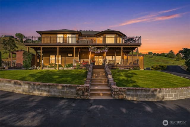 Property photo for 3870 Sunridge Ln, Wenatchee