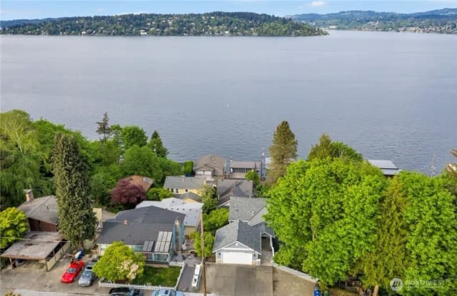 Property photo for 9844 Arrowsmith Avenue S, Seattle photo 4