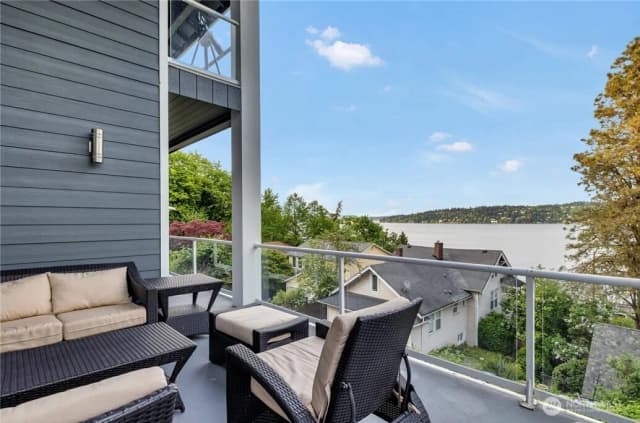 Property photo for 9844 Arrowsmith Avenue S, Seattle photo 5