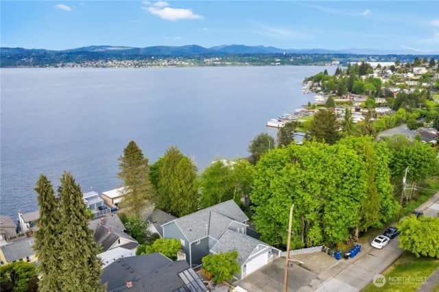 Property photo for 9844 Arrowsmith Avenue S, Seattle photo 2