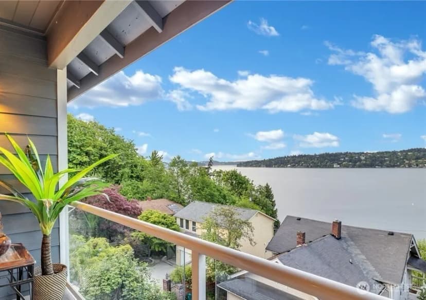 Property photo for 9844 Arrowsmith Avenue S, Seattle photo 3