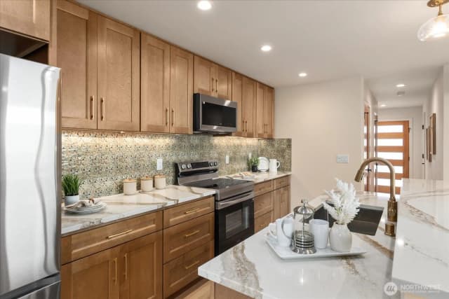 Property photo for 3706 Ne 137th Street, Seattle photo 5