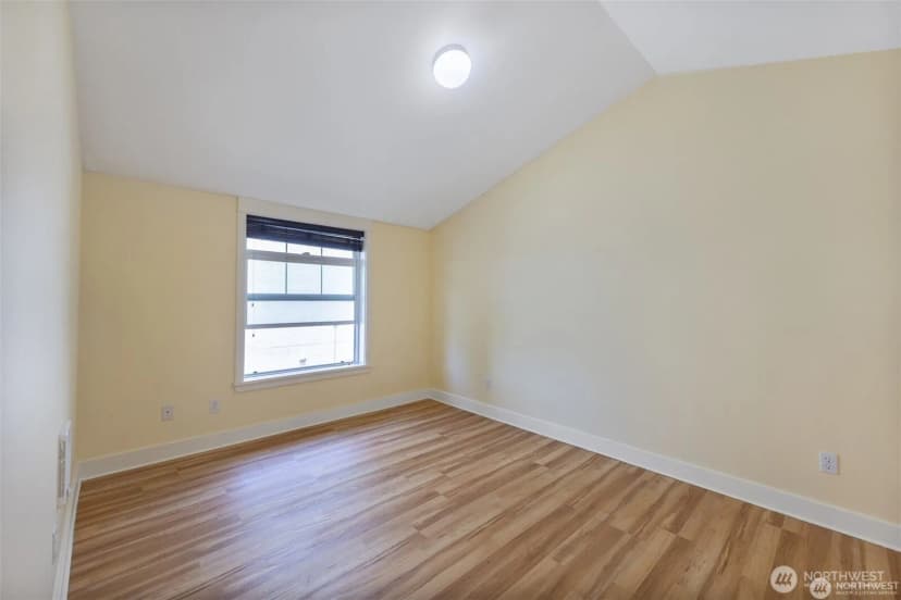 Property photo for 5033 12th Avenue Ne #b, Seattle photo 9