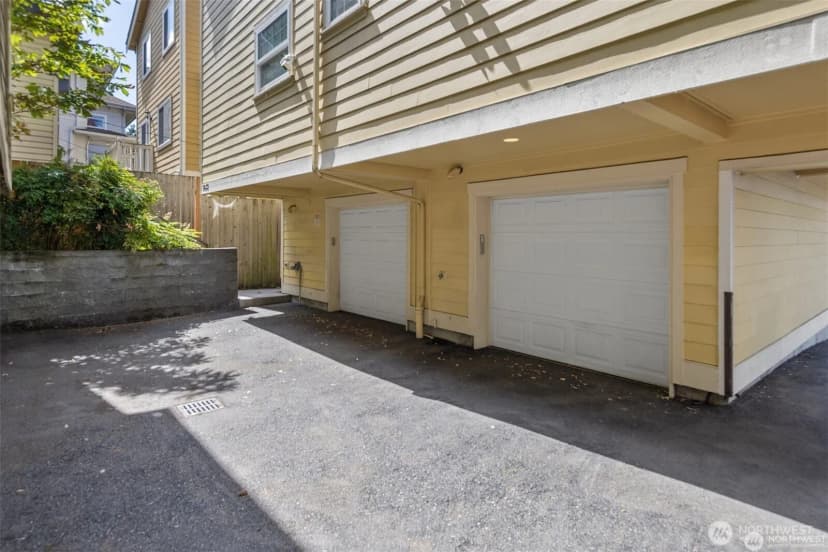 Property photo for 5033 12th Avenue Ne #b, Seattle photo 17