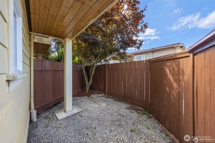 Property photo for 5033 12th Avenue Ne #b, Seattle photo 16