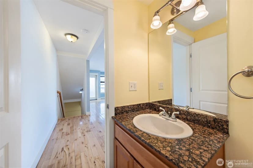 Property photo for 5033 12th Avenue Ne #b, Seattle photo 12