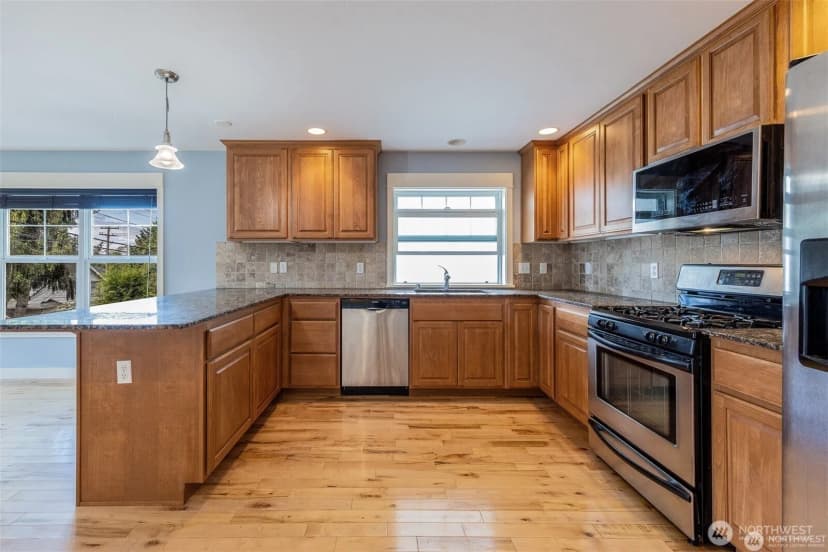 Property photo for 5033 12th Avenue Ne #b, Seattle photo 3