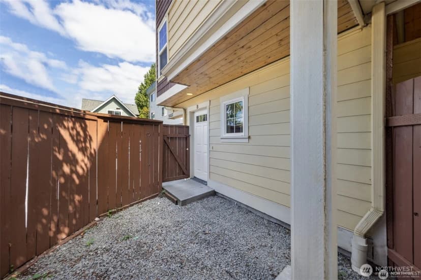 Property photo for 5033 12th Avenue Ne #b, Seattle photo 13