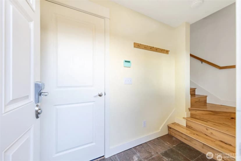 Property photo for 5033 12th Avenue Ne #b, Seattle photo 7