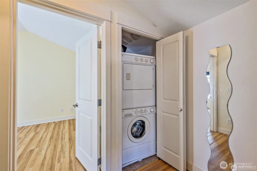 Property photo for 5033 12th Avenue Ne #b, Seattle photo 8