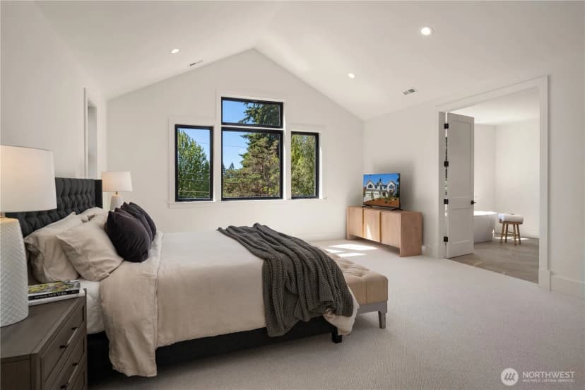 Property photo for 4024 85th Avenue Se, Mercer Island photo 15