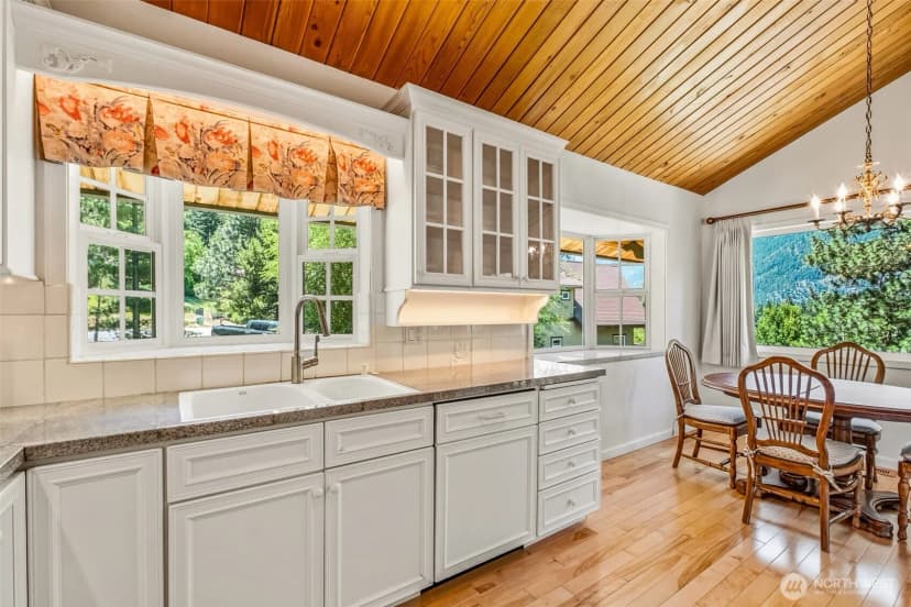 Property photo for 9724 Dye Road, Leavenworth photo 11