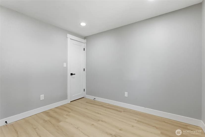 Property photo for 14402 Washington Avenue Sw #3, Lakewood photo 17