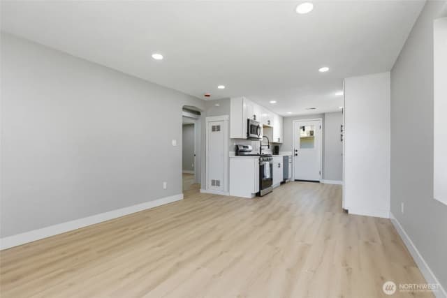 Property photo for 14402 Washington Avenue Sw #3, Lakewood photo 5