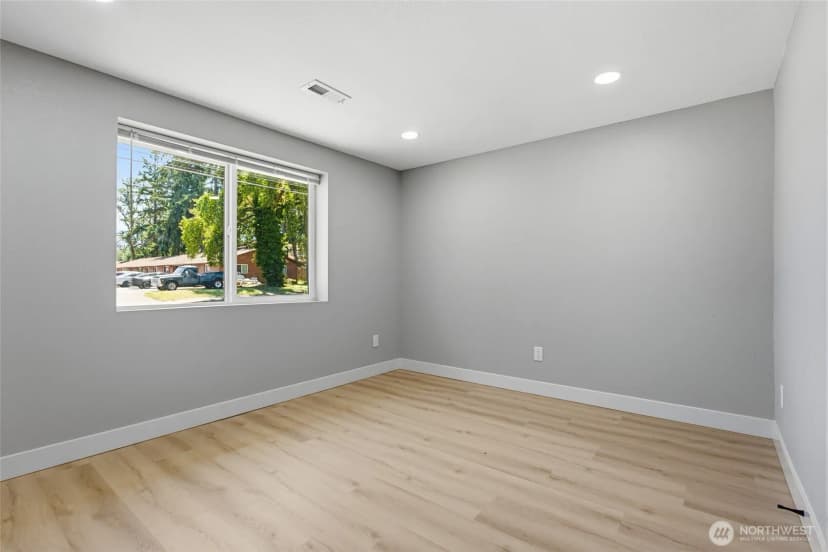 Property photo for 14402 Washington Avenue Sw #3, Lakewood photo 11
