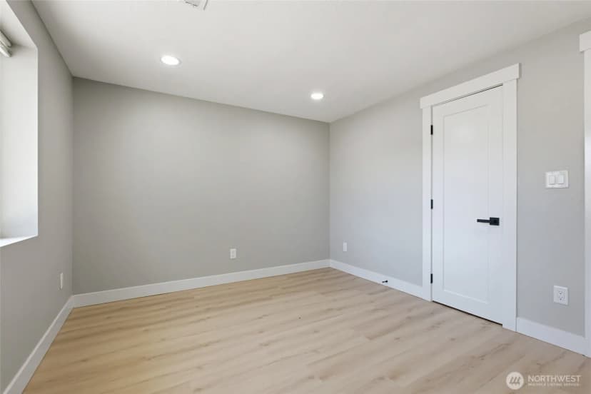 Property photo for 14402 Washington Avenue Sw #3, Lakewood photo 12