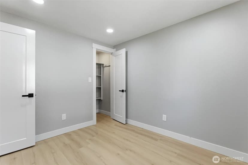 Property photo for 14402 Washington Avenue Sw #3, Lakewood photo 16