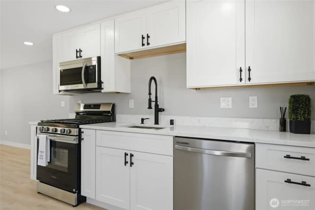Property photo for 14402 Washington Avenue Sw #3, Lakewood photo 4