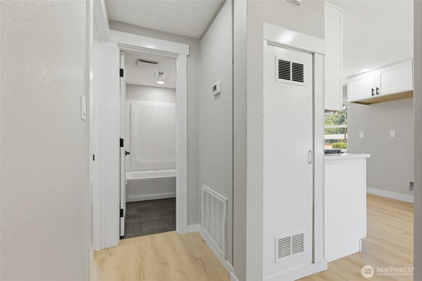 Property photo for 14402 Washington Avenue Sw #3, Lakewood photo 13