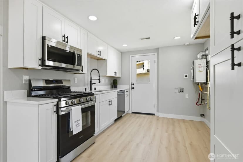 Property photo for 14402 Washington Avenue Sw #3, Lakewood photo 8