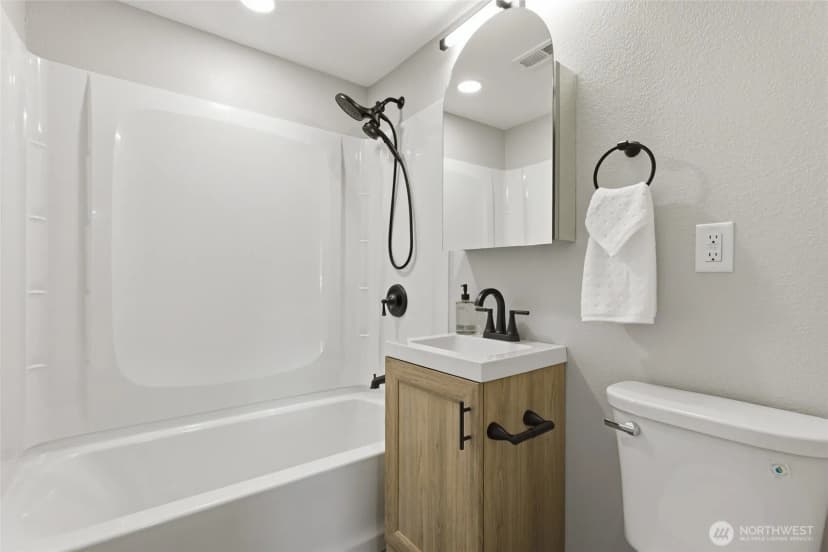 Property photo for 14402 Washington Avenue Sw #3, Lakewood photo 14