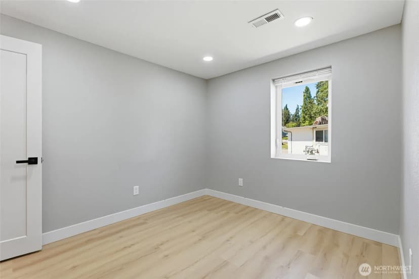 Property photo for 14402 Washington Avenue Sw #3, Lakewood photo 15