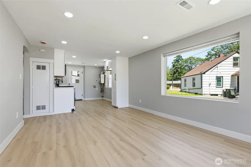 Property photo for 14402 Washington Avenue Sw #3, Lakewood photo 7