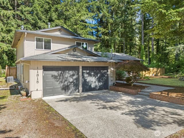 Property photo for 11315 83rd Avenue Sw, Lakewood photo 3