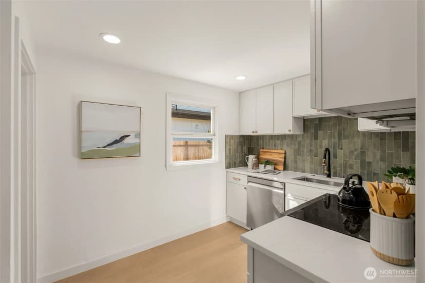 Property photo for 4411 50th Avenue Sw, Seattle photo 13