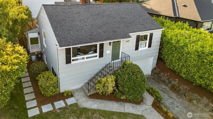 Property photo for 4411 50th Avenue Sw, Seattle photo 3