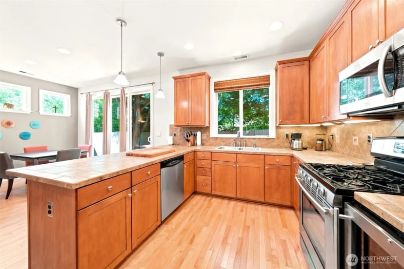 Property photo for 16021 35th Drive Se, Bothell photo 13