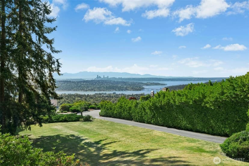 Property photo for 4736 Somerset Avenue Se, Bellevue photo 24