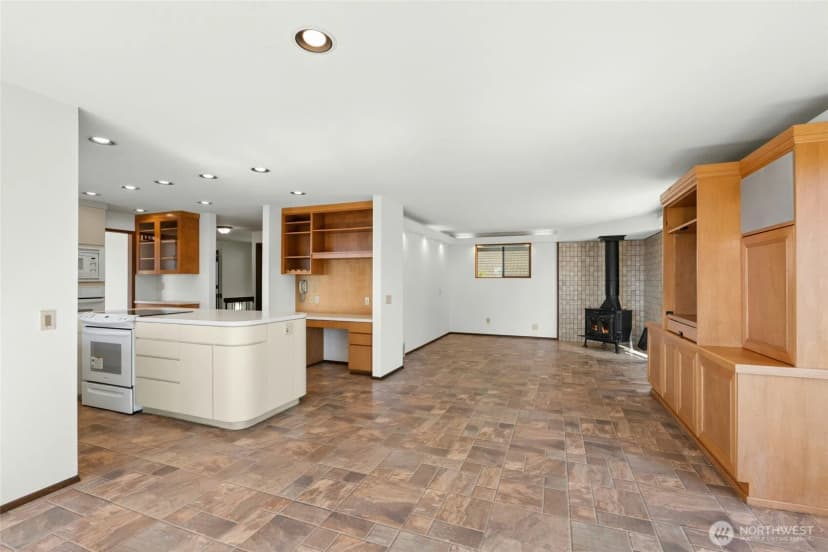 Property photo for 4736 Somerset Avenue Se, Bellevue photo 10
