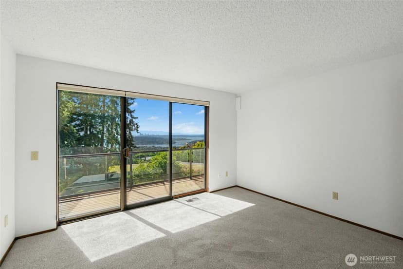Property photo for 4736 Somerset Avenue Se, Bellevue photo 15