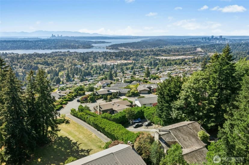 Property photo for 4736 Somerset Avenue Se, Bellevue photo 30