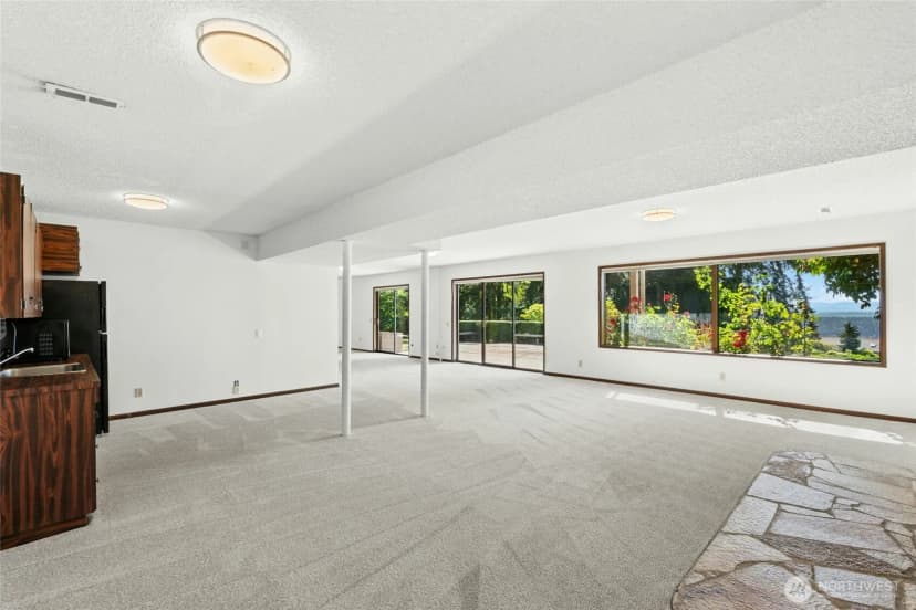 Property photo for 4736 Somerset Avenue Se, Bellevue photo 18