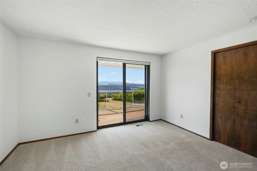 Property photo for 4736 Somerset Avenue Se, Bellevue photo 16