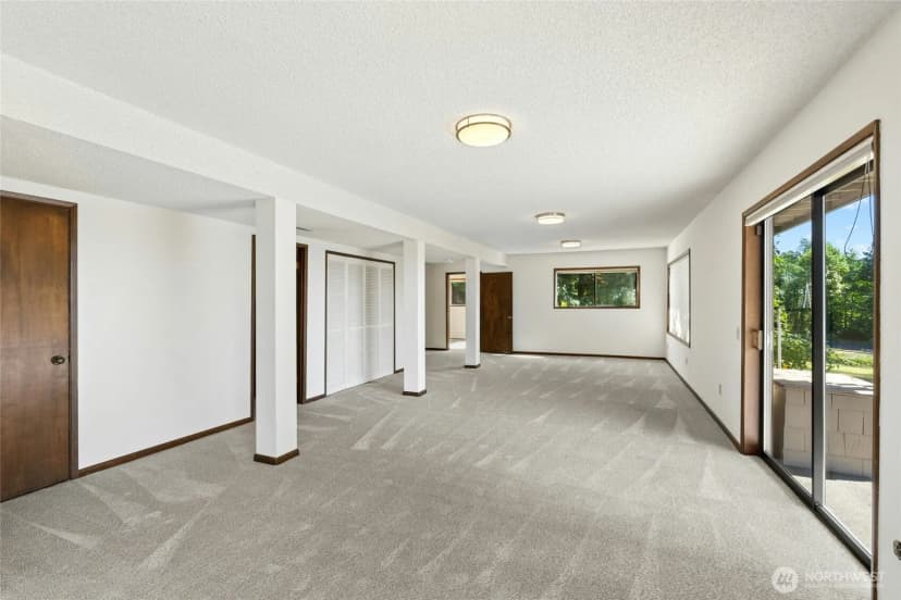 Property photo for 4736 Somerset Avenue Se, Bellevue photo 19
