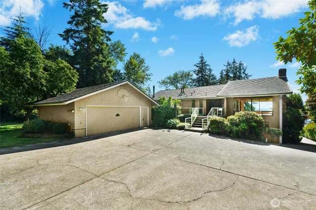 Property photo for 4736 Somerset Avenue Se, Bellevue photo 3