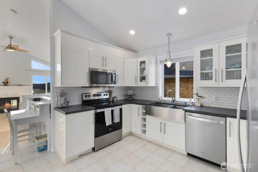 Property photo for 1211 Ocean Beach Boulevard S, Long Beach photo 14