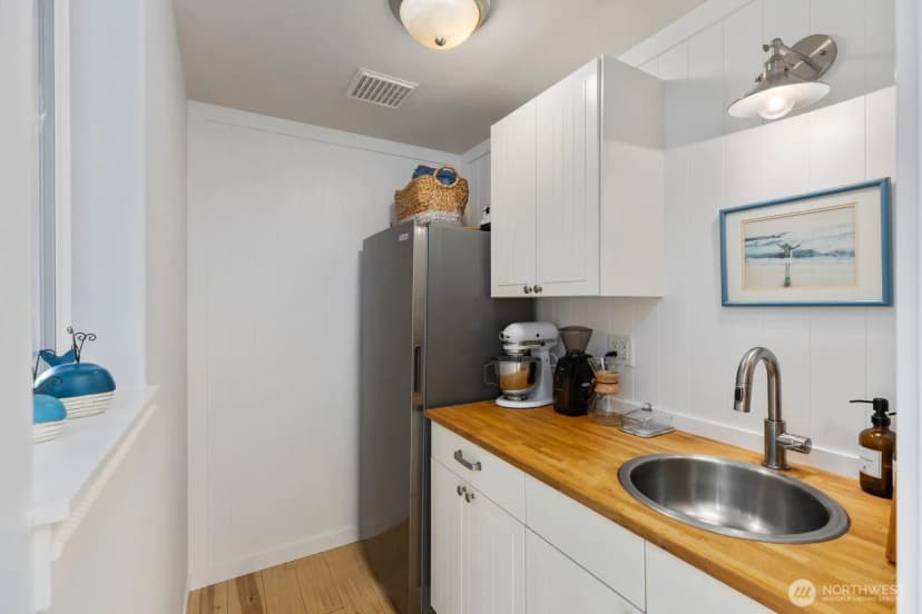 Property photo for 1211 Ocean Beach Boulevard S, Long Beach photo 16