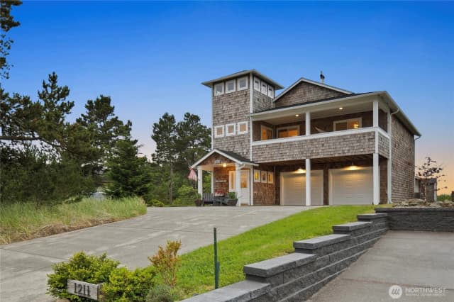 Property photo for 1211 Ocean Beach Boulevard S, Long Beach