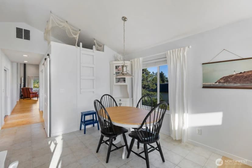 Property photo for 1211 Ocean Beach Boulevard S, Long Beach photo 17