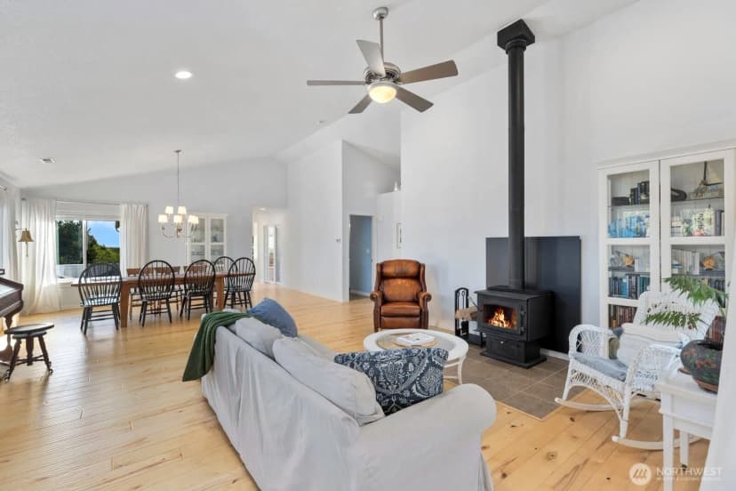 Property photo for 1211 Ocean Beach Boulevard S, Long Beach photo 18