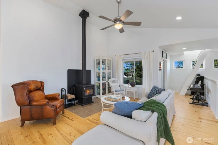 Property photo for 1211 Ocean Beach Boulevard S, Long Beach photo 19