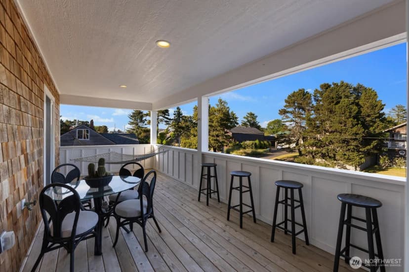 Property photo for 1211 Ocean Beach Boulevard S, Long Beach photo 28