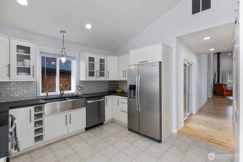 Property photo for 1211 Ocean Beach Boulevard S, Long Beach photo 15